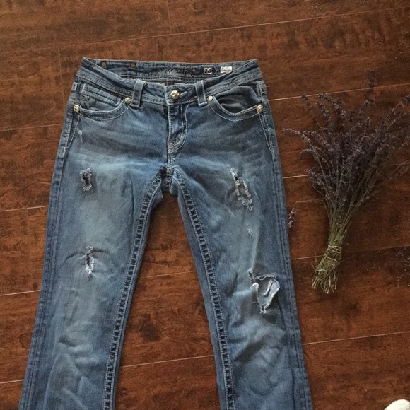 🌷🌷Miss Me Jeans - Picture 2 of 3